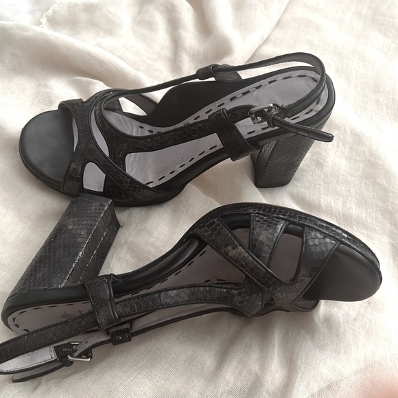 Taryn Rose Slungback Sandals - Picture 4 of 6